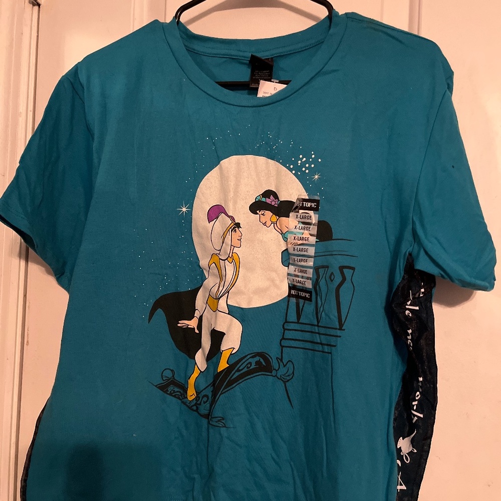 Disney top Aladdin and Jasmine. XLarge NWT